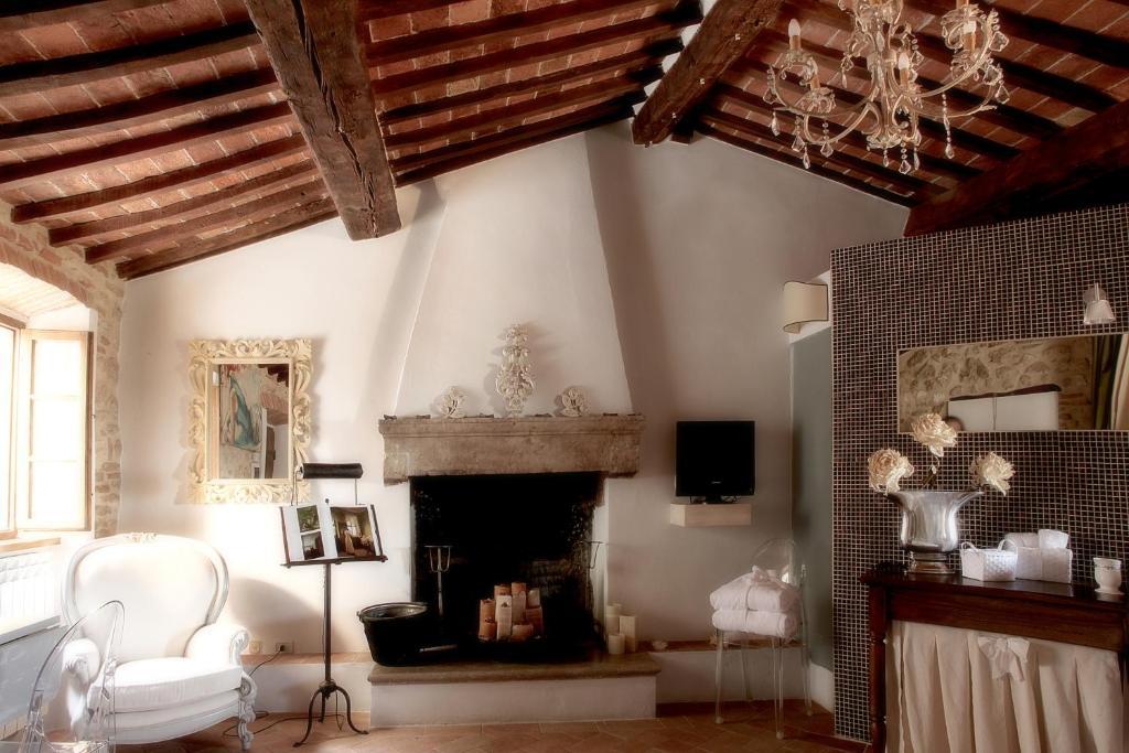 Guest House Il Borgo Di Sempronio 森普罗尼亚诺 客房 照片