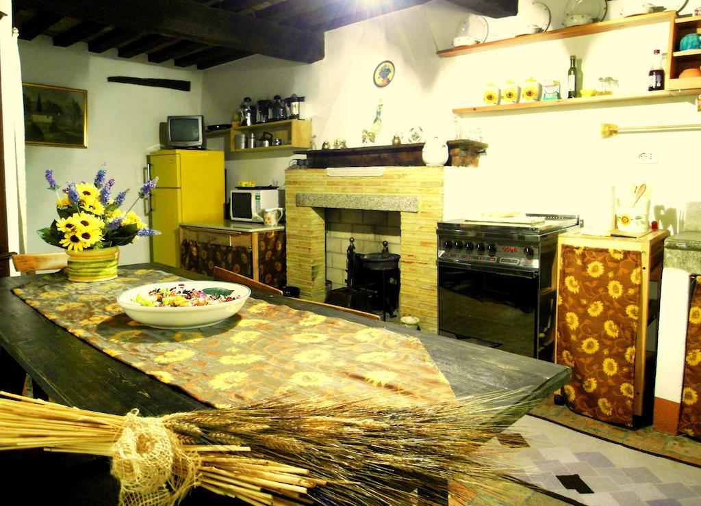 Guest House Il Borgo Di Sempronio 森普罗尼亚诺 客房 照片