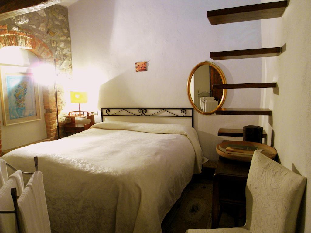 Guest House Il Borgo Di Sempronio 森普罗尼亚诺 客房 照片