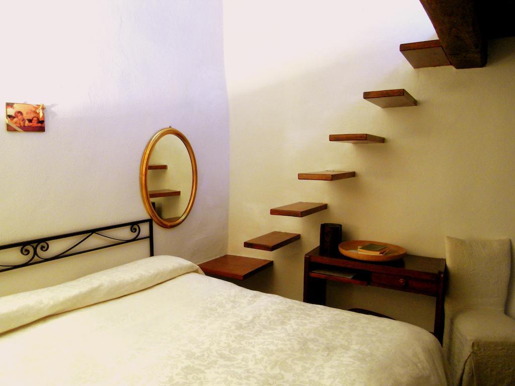 Guest House Il Borgo Di Sempronio 森普罗尼亚诺 客房 照片