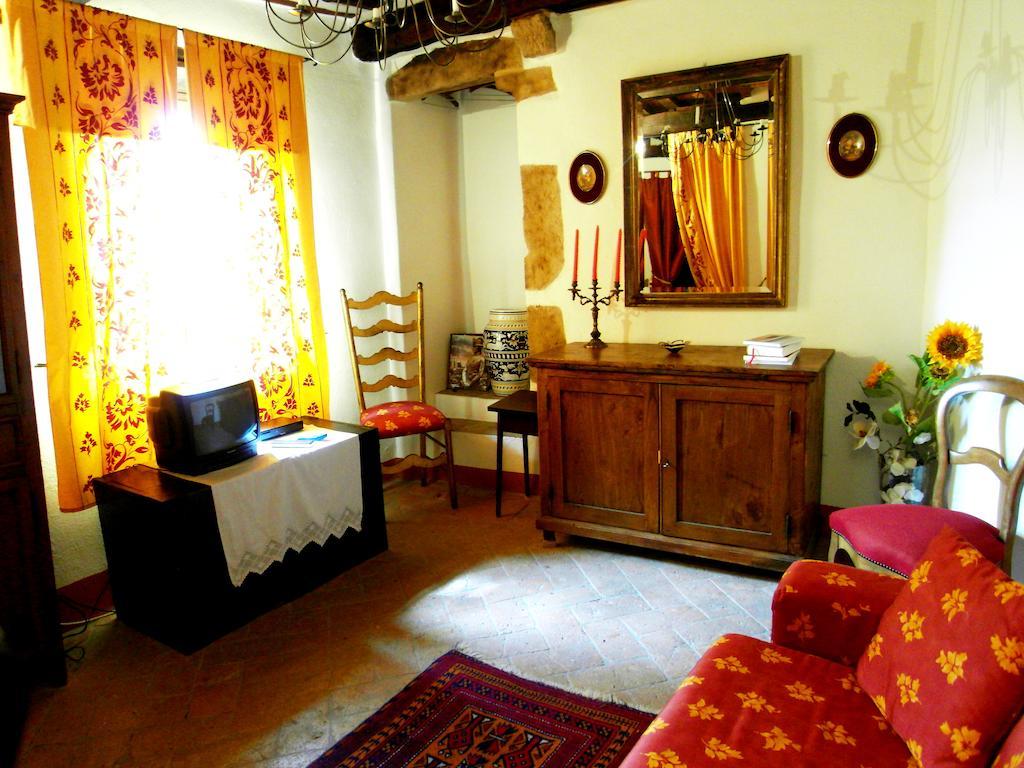 Guest House Il Borgo Di Sempronio 森普罗尼亚诺 客房 照片