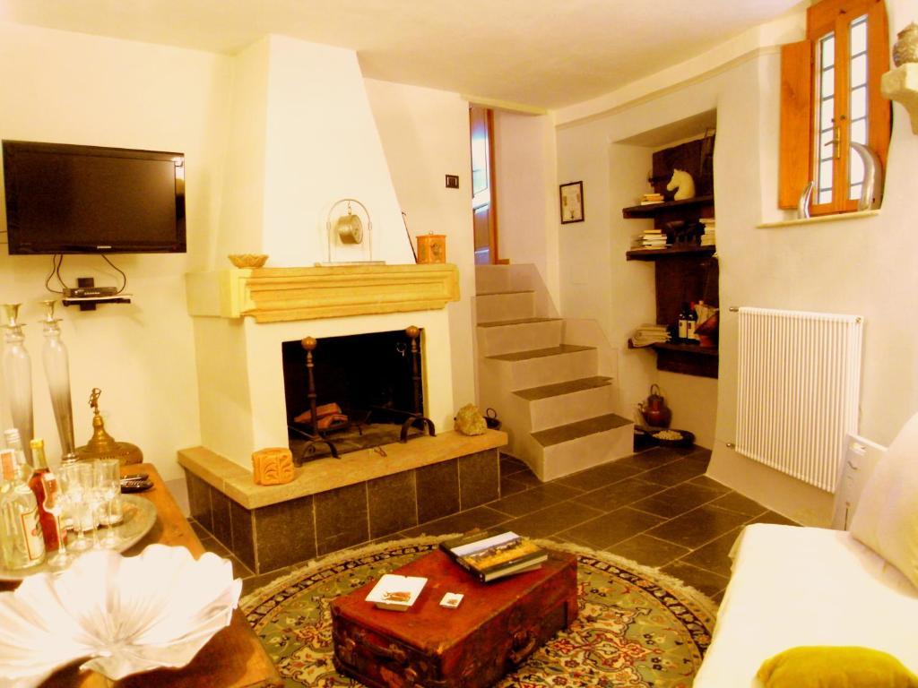 Guest House Il Borgo Di Sempronio 森普罗尼亚诺 客房 照片